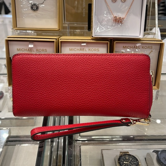 MICHAEL KORS
Leather Continental Wristlet Phone Case Wallet
Bright Red
NWT - Picture 5 of 16
